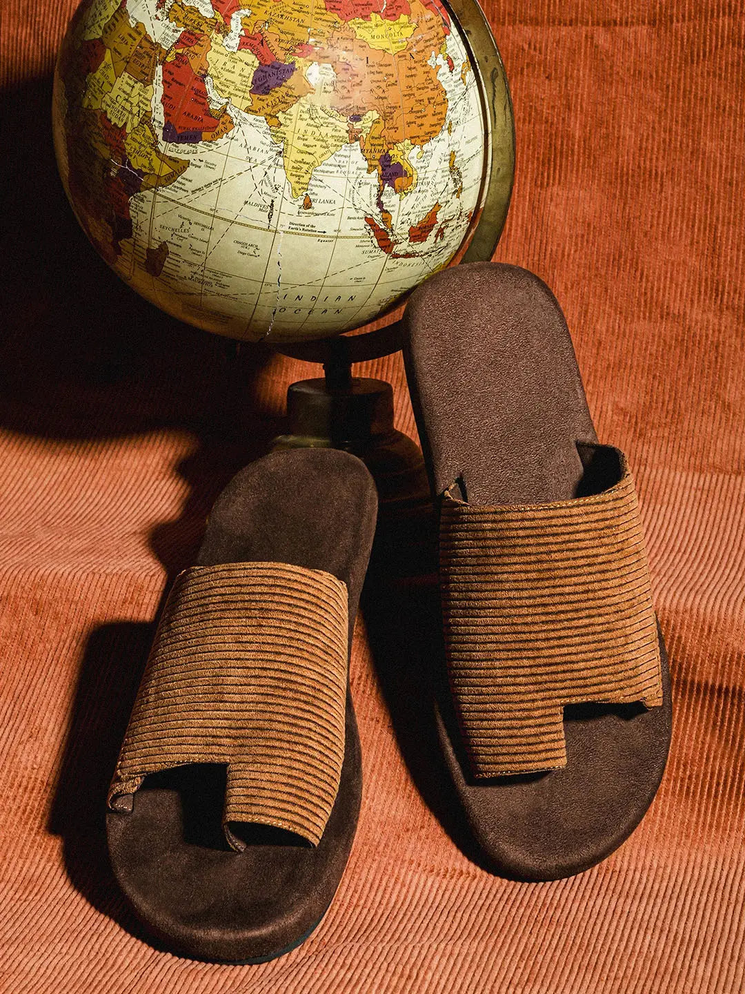 Paaduks Iru Cloak Corduroy Brown Slides