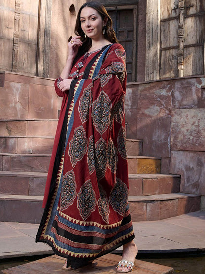 Women Regular Sequinned Pure Cotton Kurta with Trousers & With Dupatta