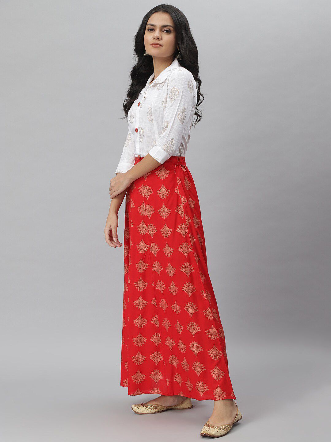 Women Off White & Red Printed Shirt with Skirt