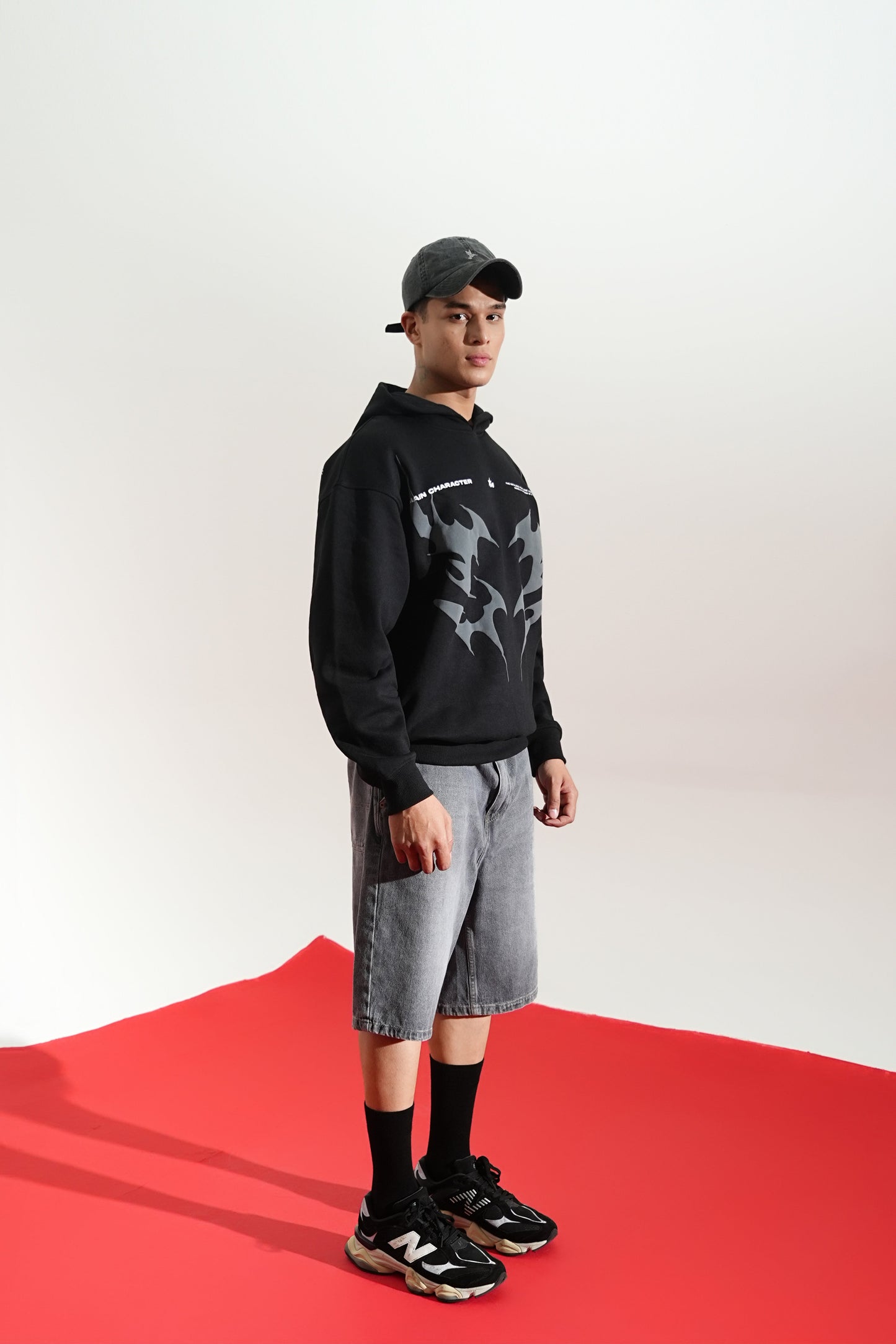 BLACK AURA OVERSIZED HOODIE