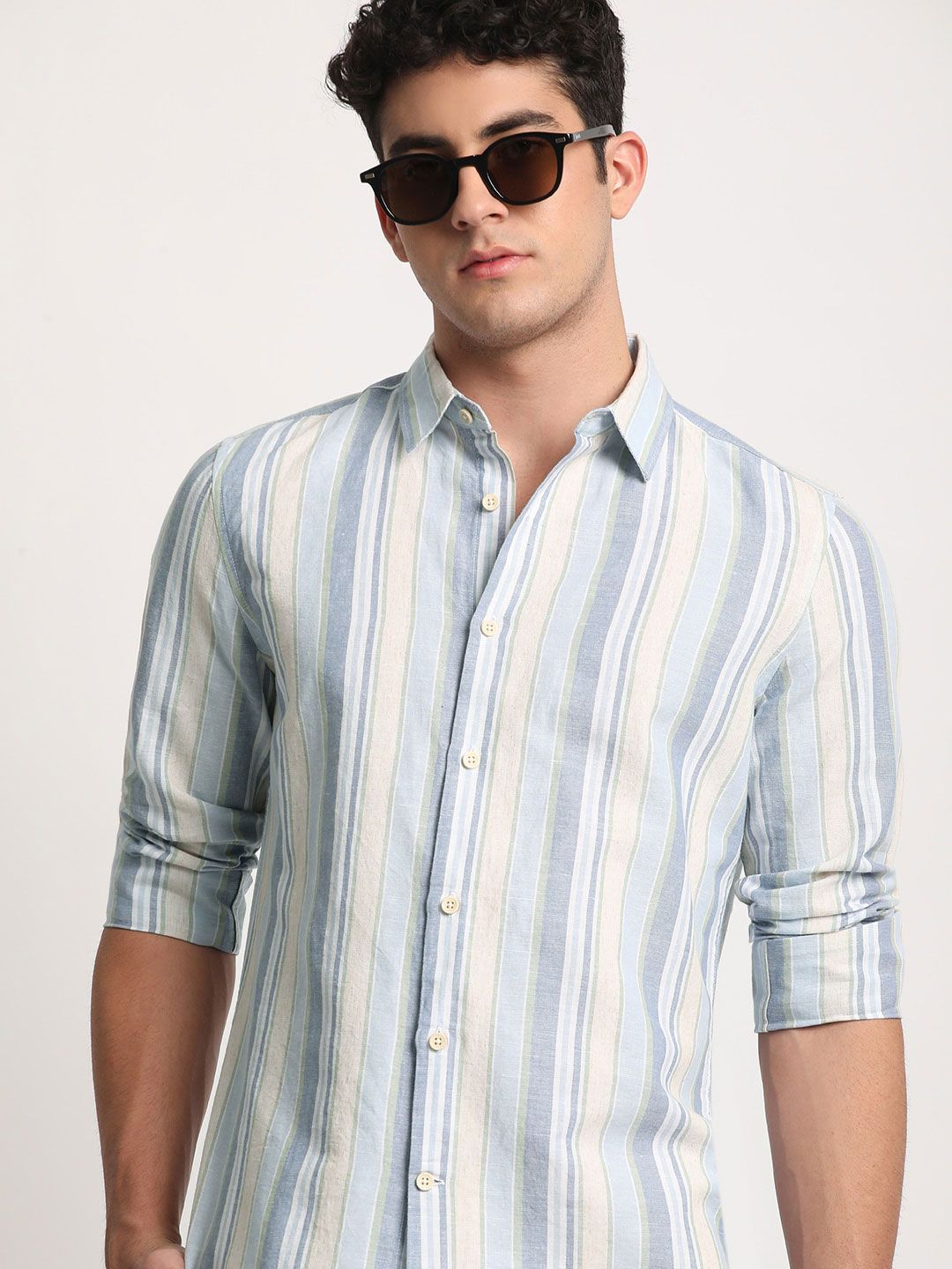 Men Striped Slim Fit Spread Collar Casual Shirts