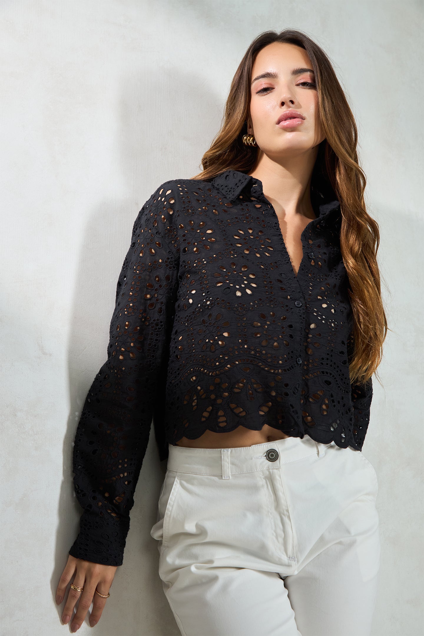 100% Cotton Black Boxy Shirt With Scallop Hem