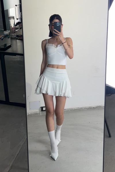 White V shape ruffle skort