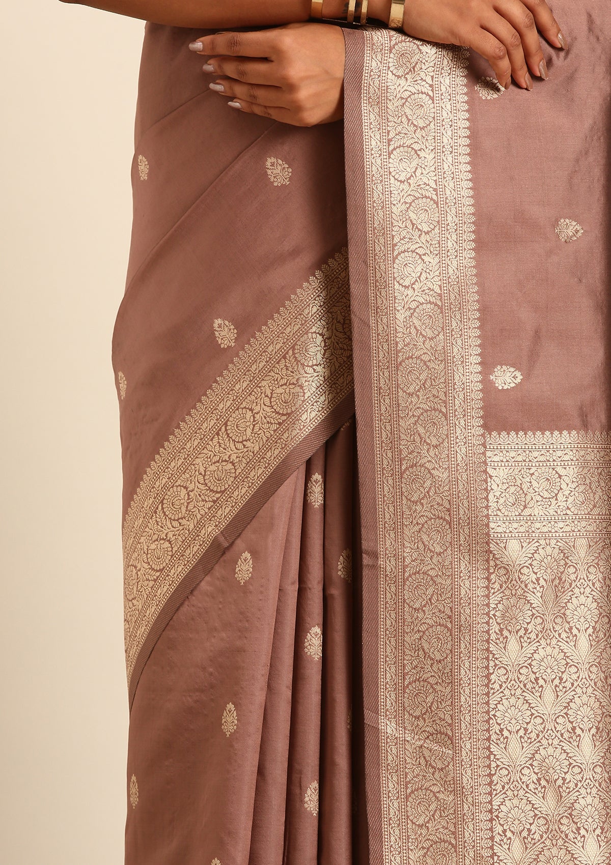 Mocha Mousse Traditional Pattern Woven Tussar Saree