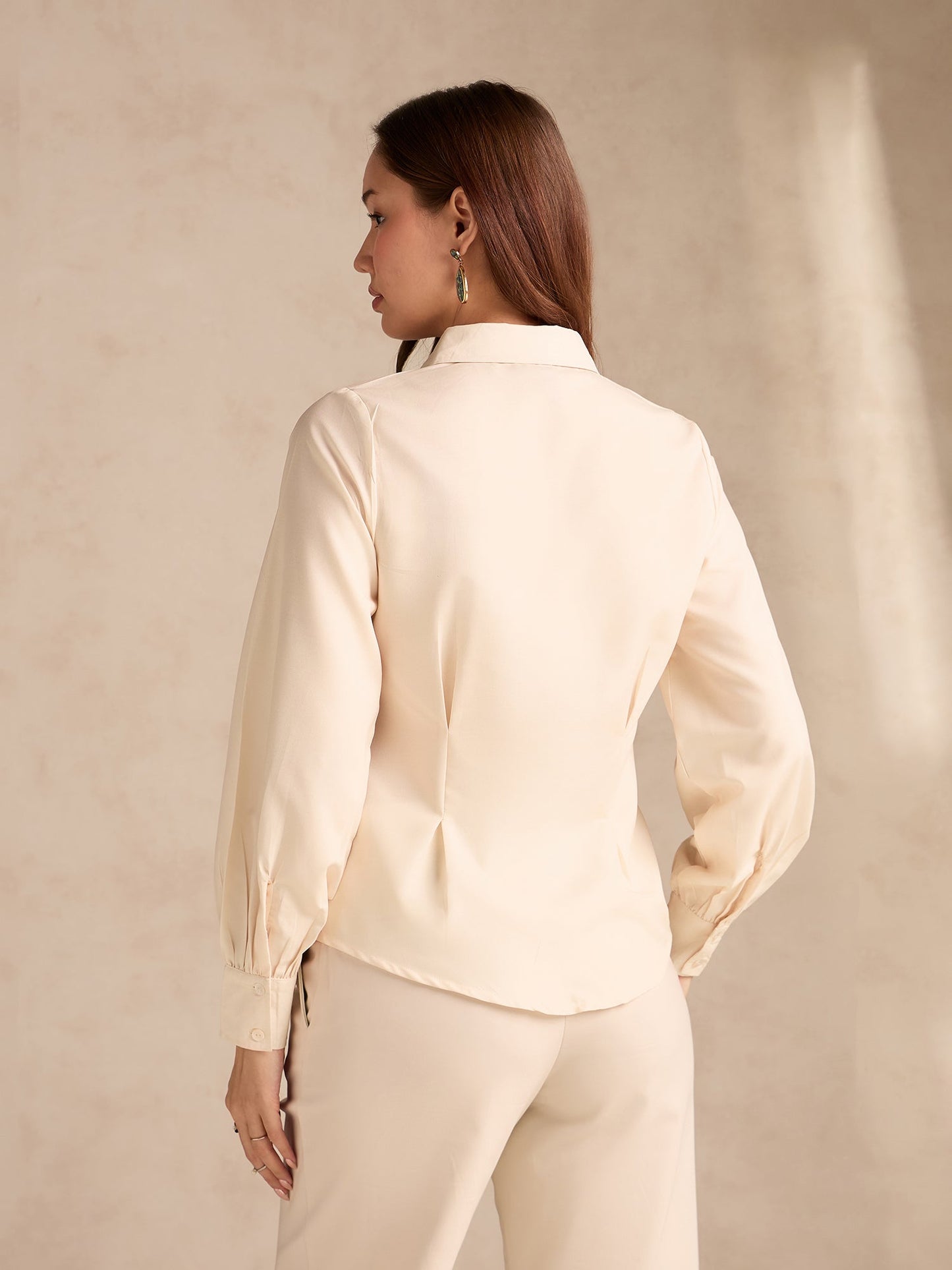 Off White Cinched Waist Printed Shirt