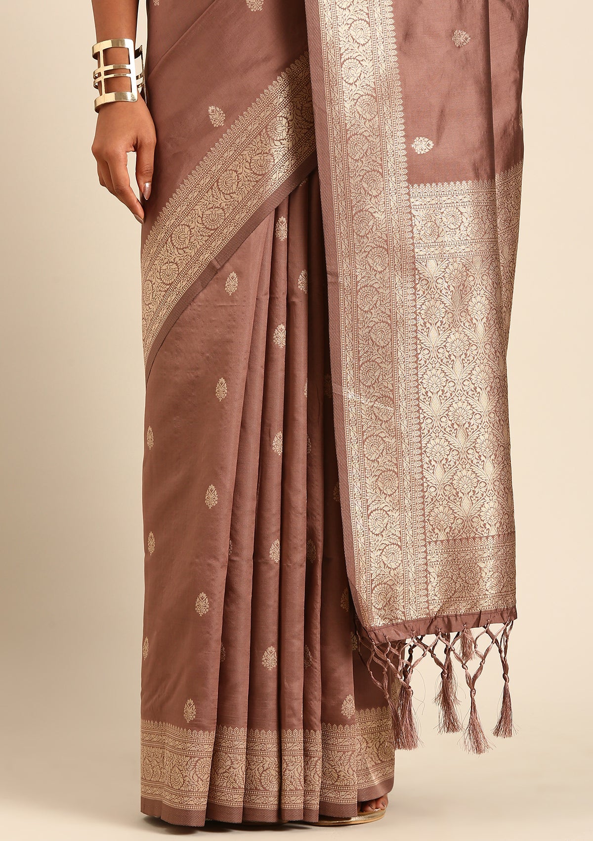 Mocha Mousse Traditional Pattern Woven Tussar Saree