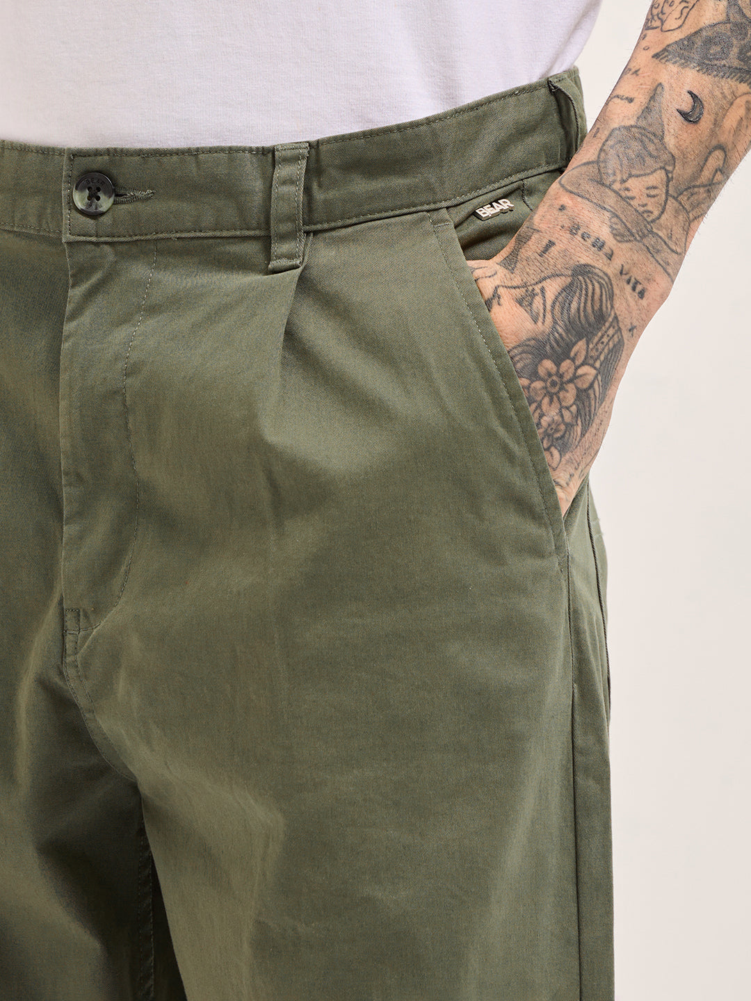 Olive Solid Cropped Carrot Fit Casual Chino Trouser