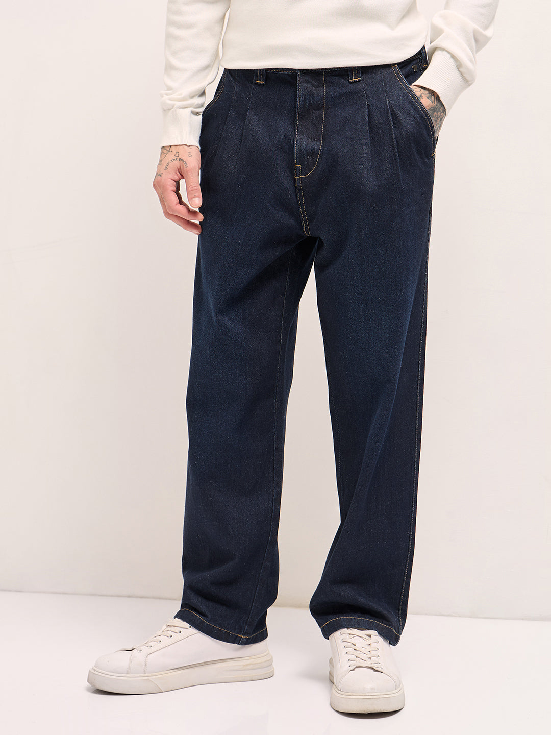 Classic Wide-Leg Denim Jeans with Pleated Detailing