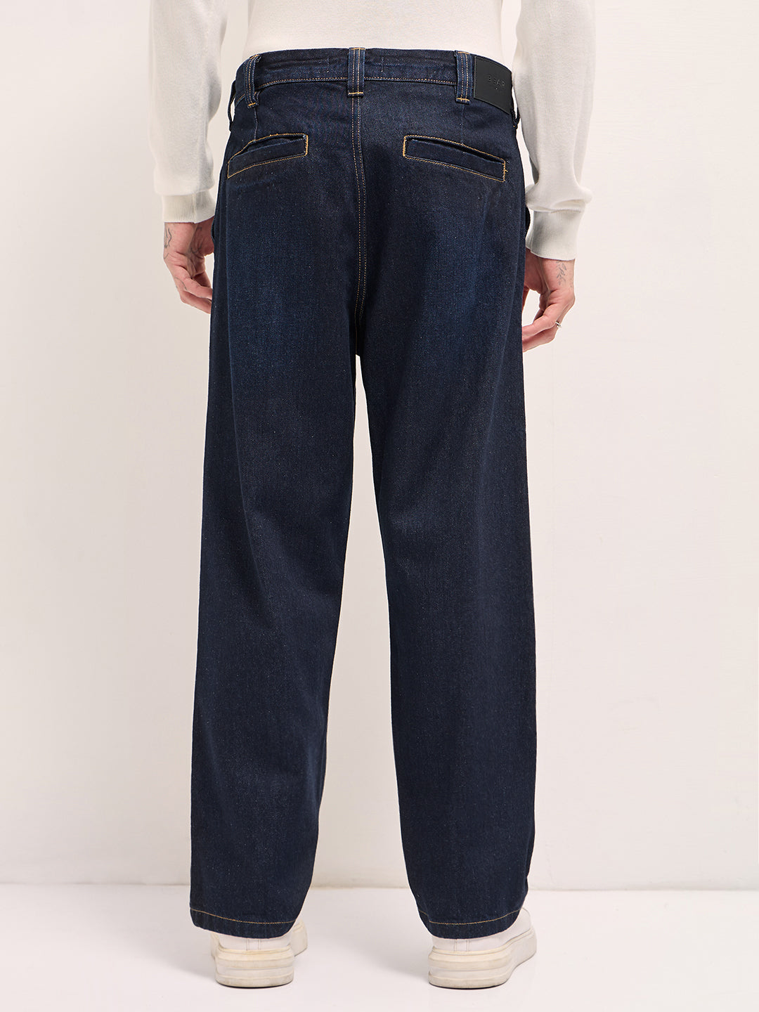 Classic Wide-Leg Denim Jeans with Pleated Detailing