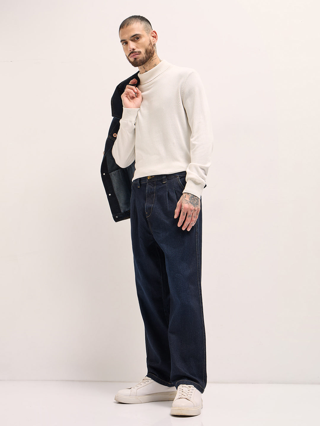 Classic Wide-Leg Denim Jeans with Pleated Detailing