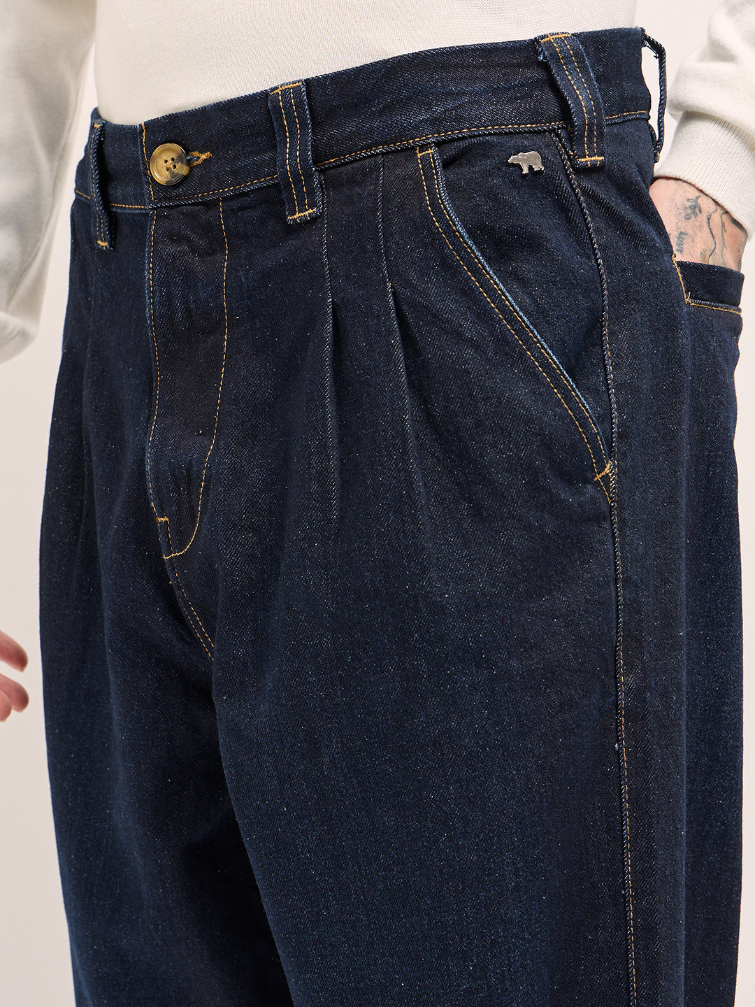 Classic Wide-Leg Denim Jeans with Pleated Detailing
