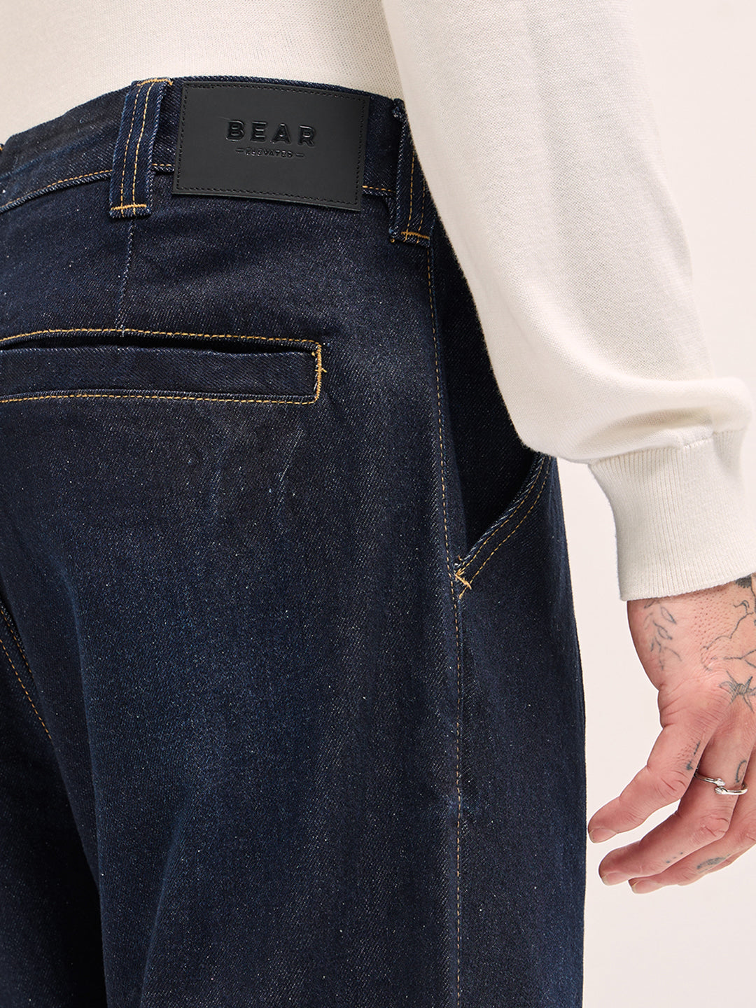 Classic Wide-Leg Denim Jeans with Pleated Detailing