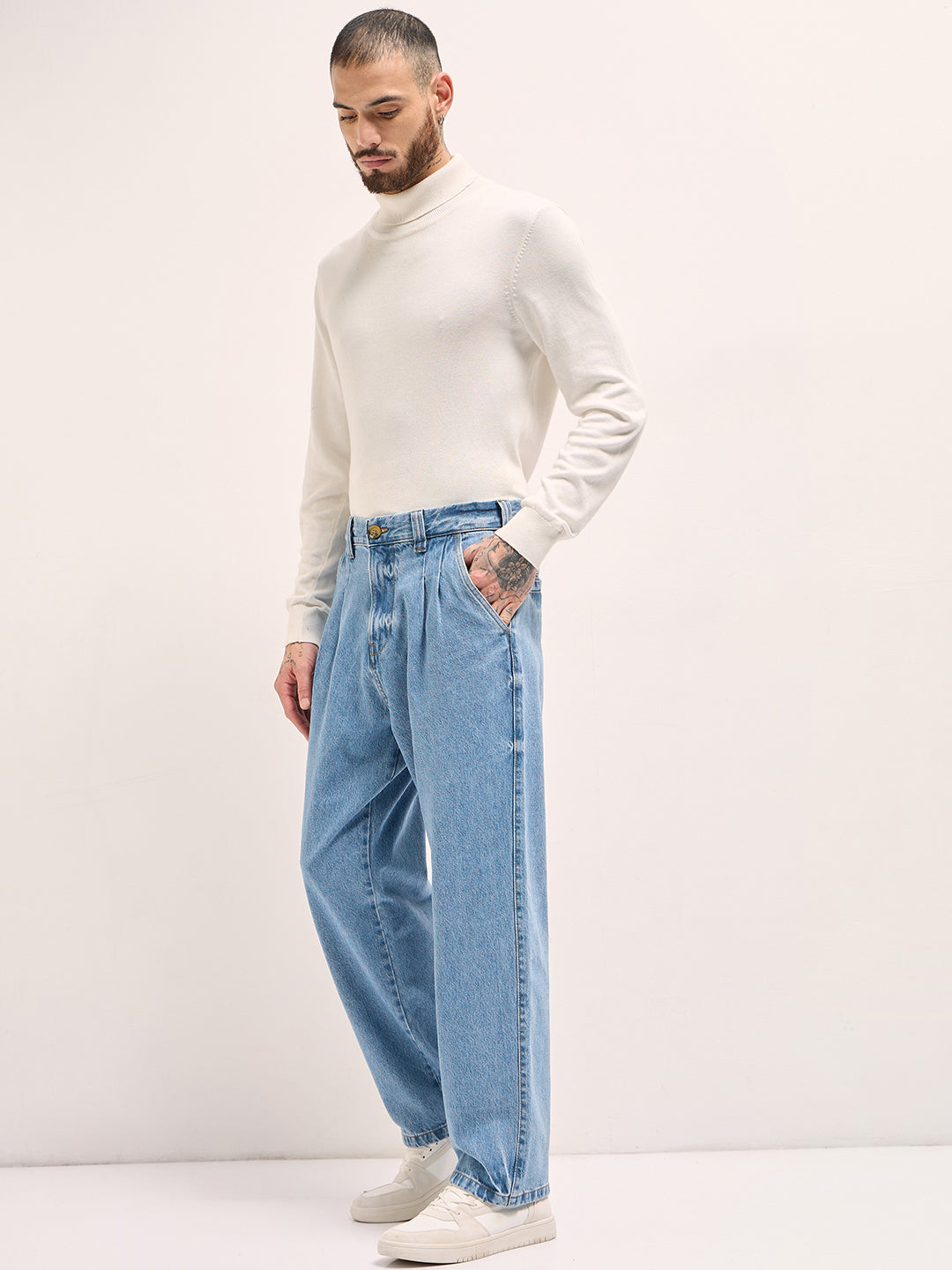 Classic Wide-Leg Denim Jeans with Pleated Detailing