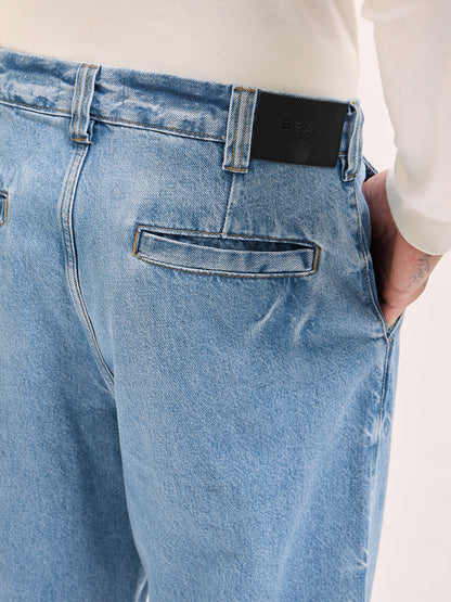 Classic Wide-Leg Denim Jeans with Pleated Detailing