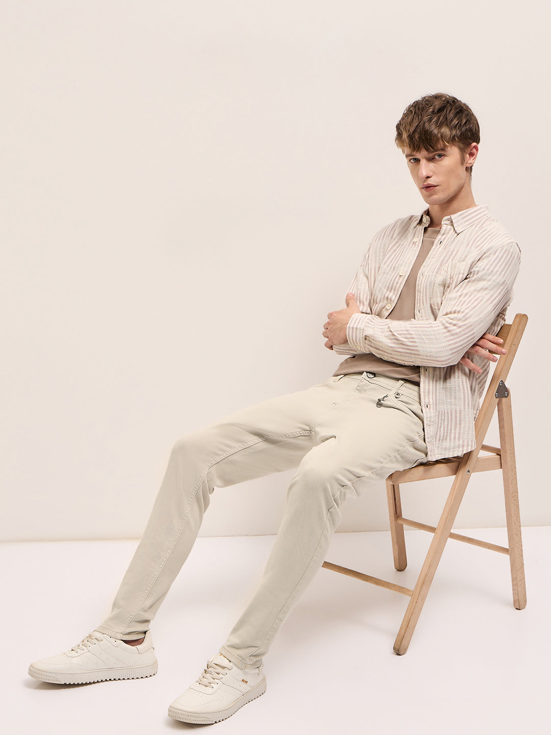 Stylish Beige Jeans with Comfortable Stretch and Skinny Fit