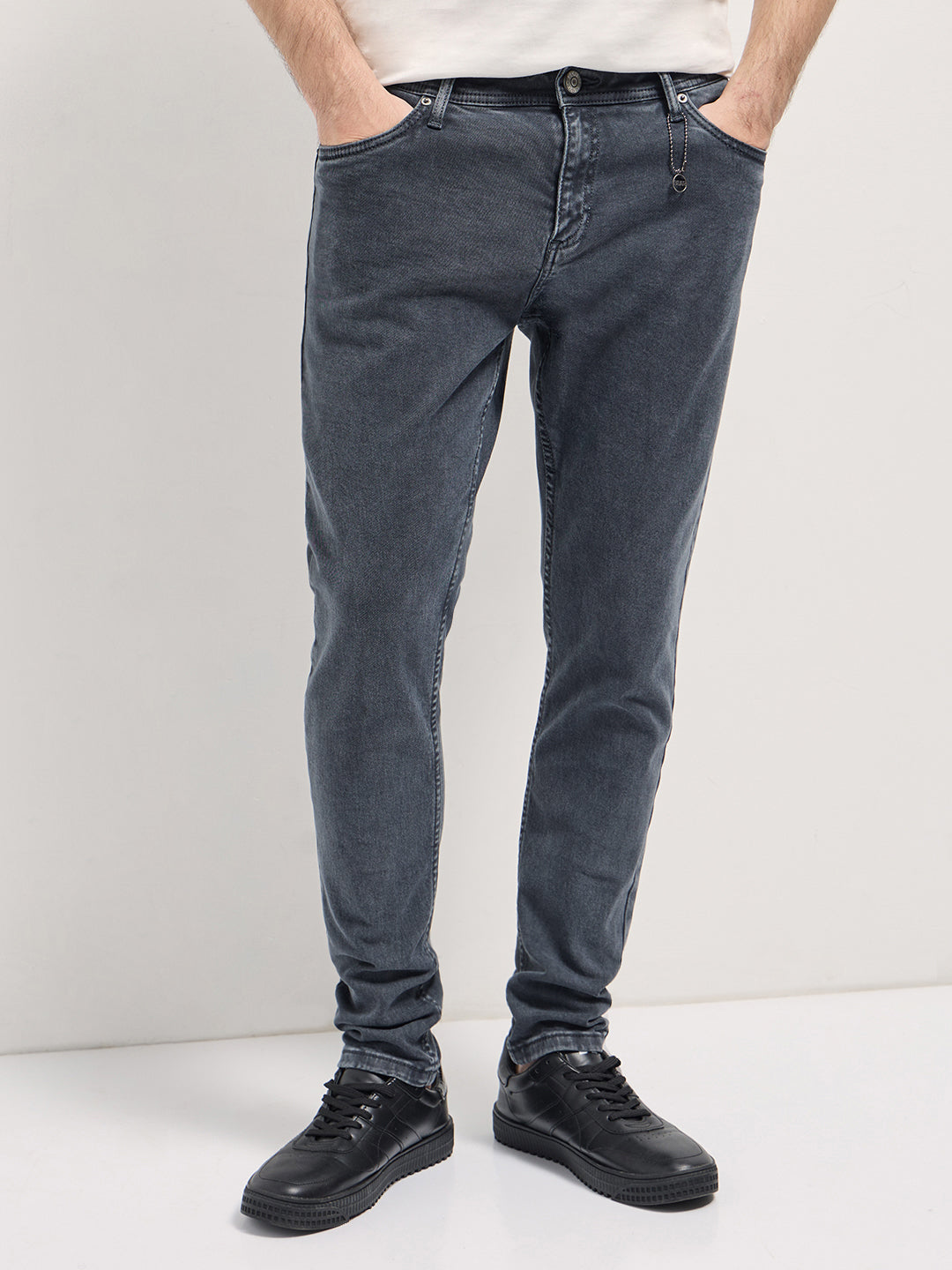Stylish Blue Jeans with Comfortable Stretch and Skinny Fit