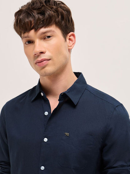 Men Slim Fit Solid Spread Collar Casual Shirt