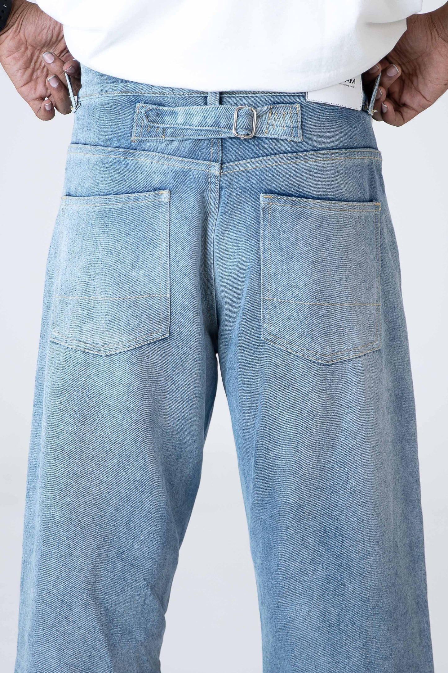 Metro Comfort Loose Jeans: Faded Blue