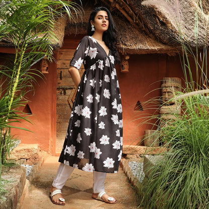 Water Lilies Kurta With Trousers And Dupatta