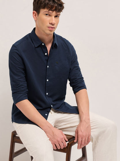 Men Slim Fit Solid Spread Collar Casual Shirt