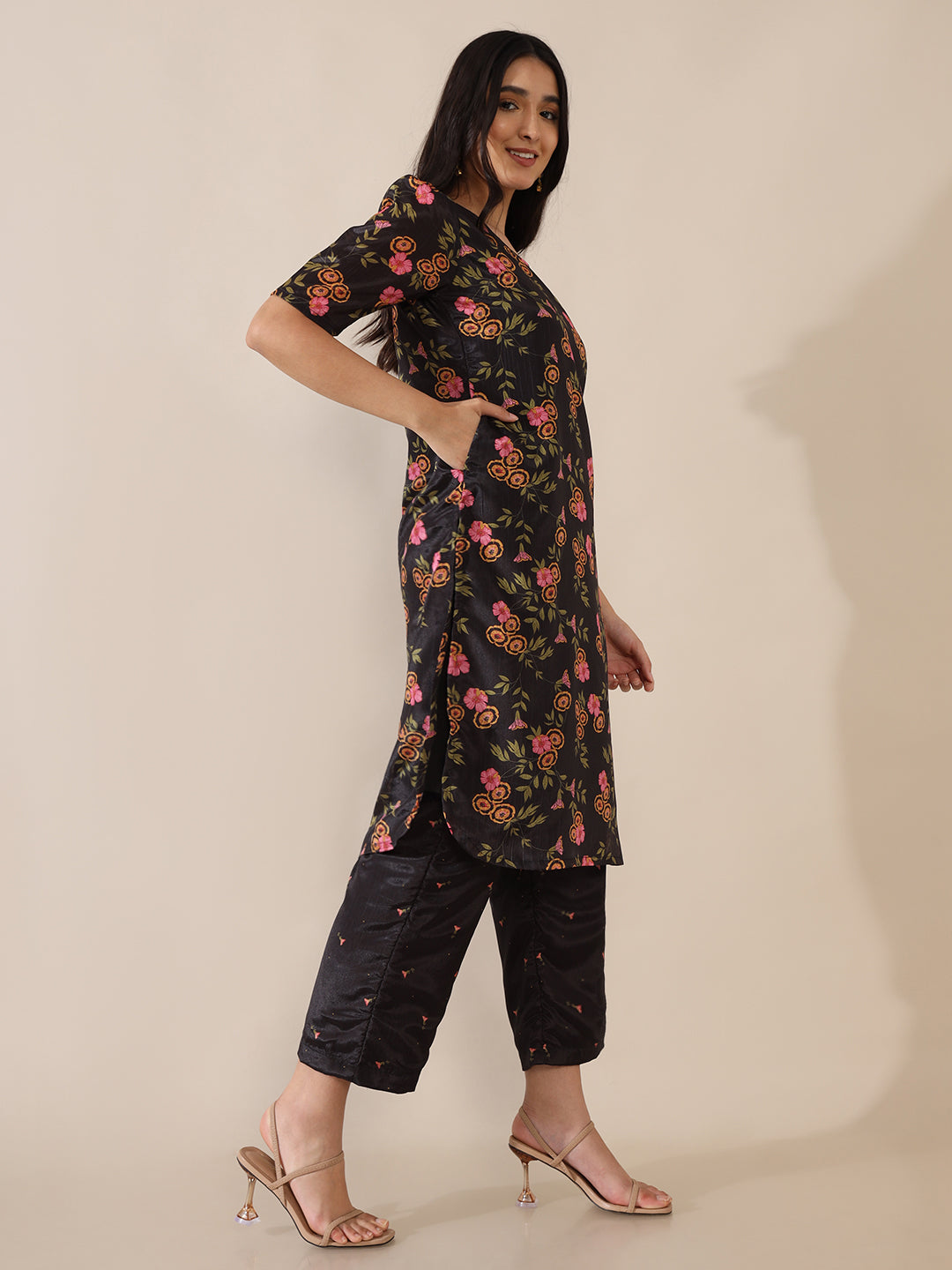 Sareen Floral Printed Black Kurta Set