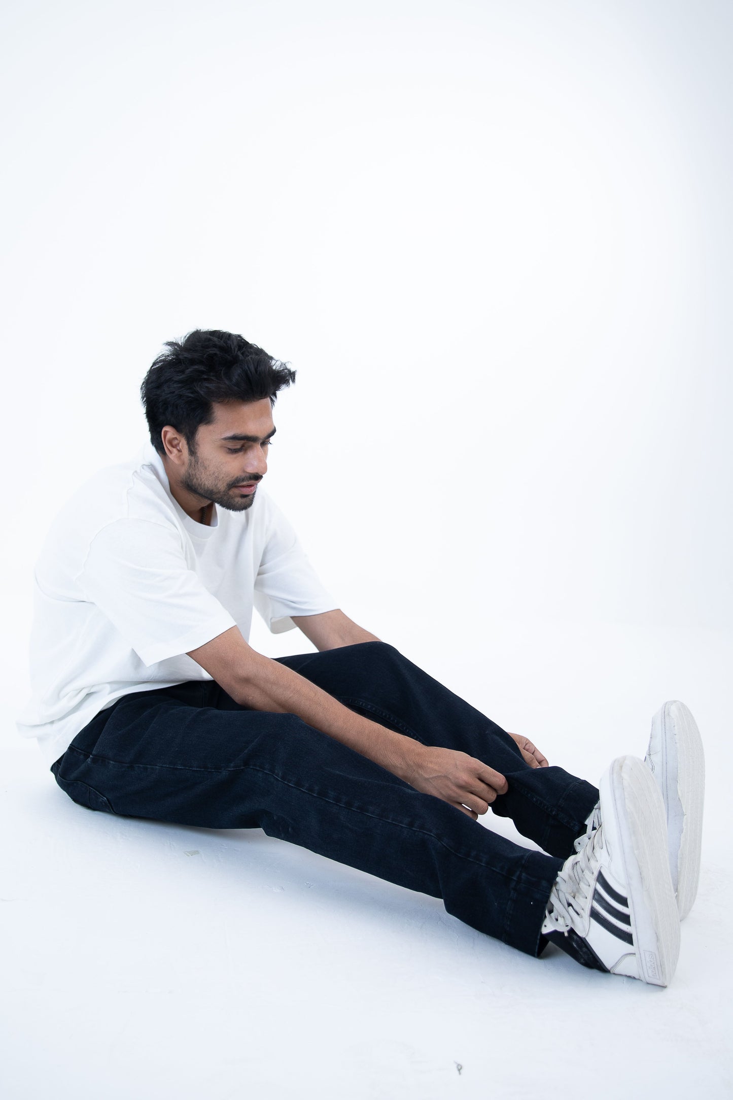 Move Easy Straight Jeans: Black