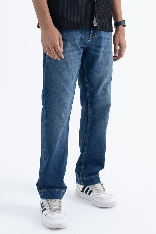 Move Easy Straight Jeans: Blue