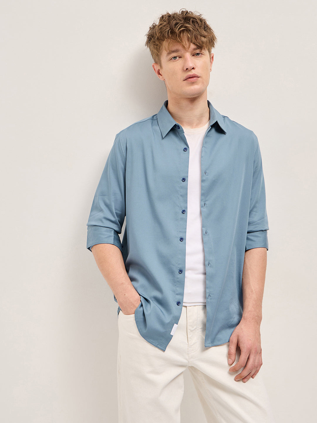 Blue Solid Slim Fit Casual Shirt