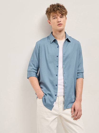 Blue Solid Slim Fit Casual Shirt