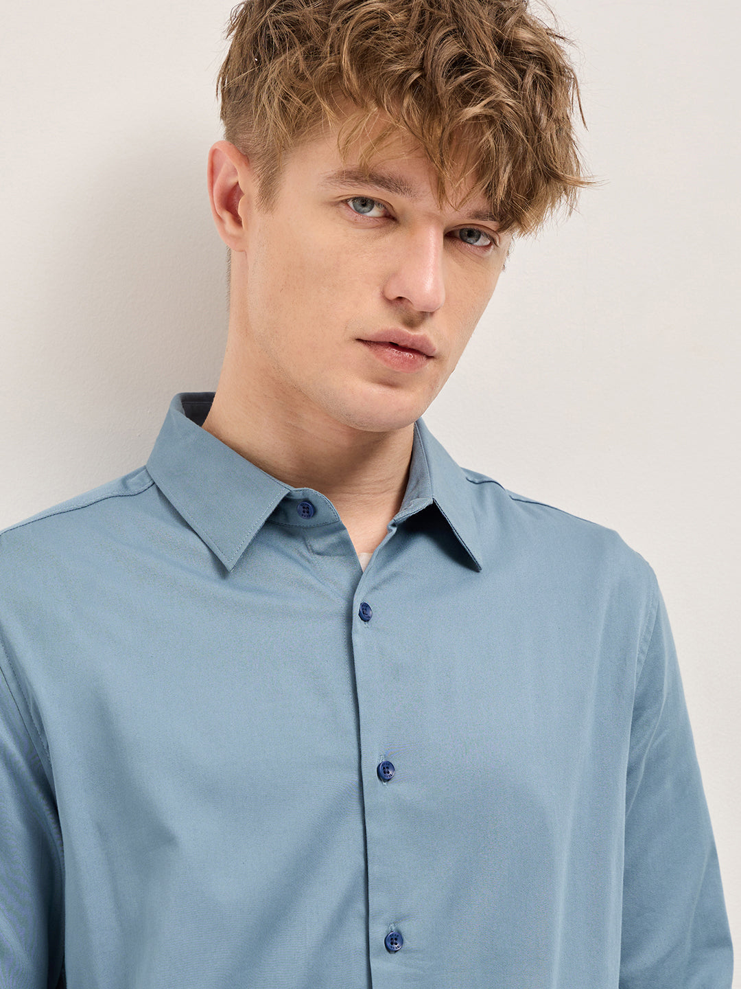 Blue Solid Slim Fit Casual Shirt