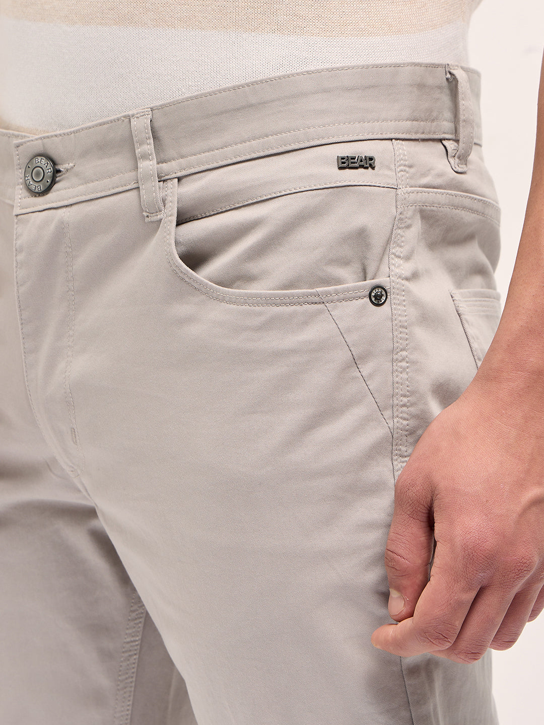 Cream Solid Slim Fit Casual Chino Trouser