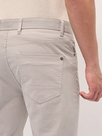 Cream Solid Slim Fit Casual Chino Trouser