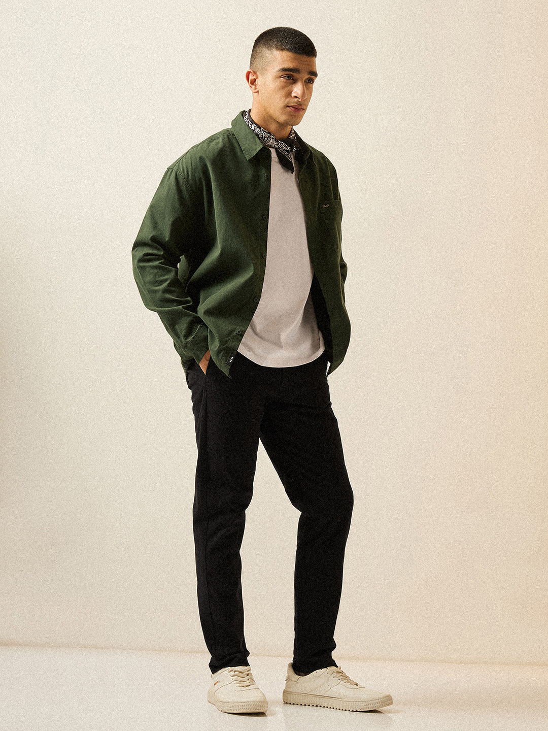 Black Solid Slim Fit Casual Chino Trouser