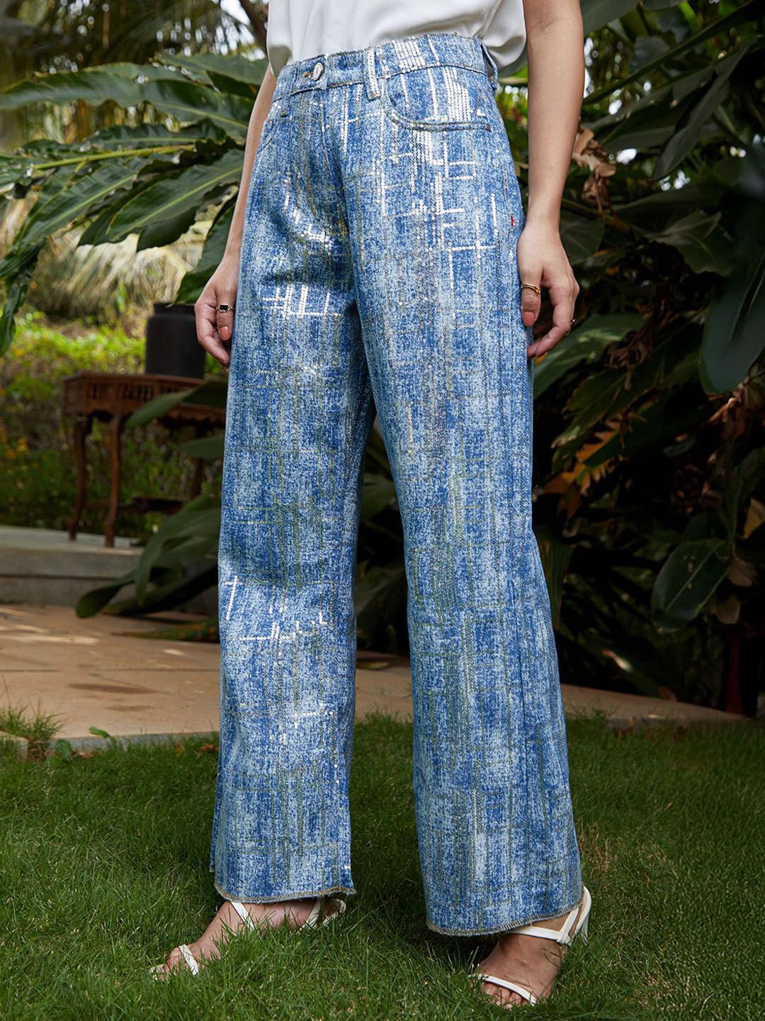 Women Comfort Relaxed Fit Embellished Stretchable Jeans