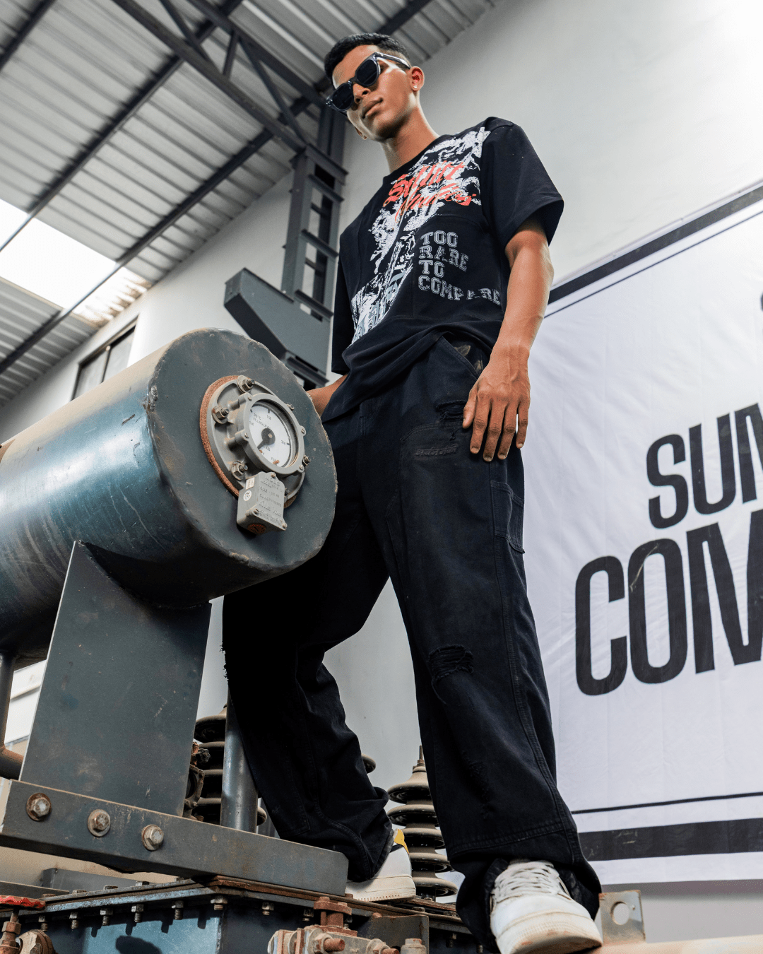 ANGEL GREY PATCH TEE