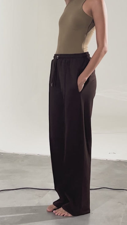 Nutmeg Pleated Sweatpants