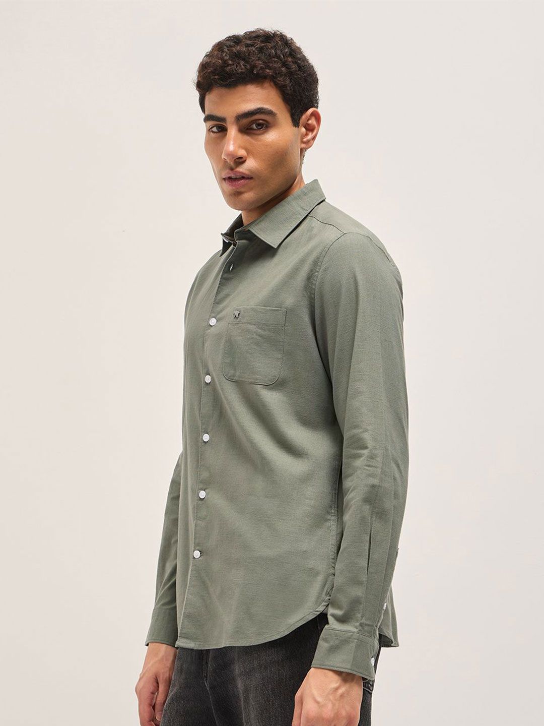 Men Slim Fit Solid Spread Collar Casual Cotton Linen Shirt