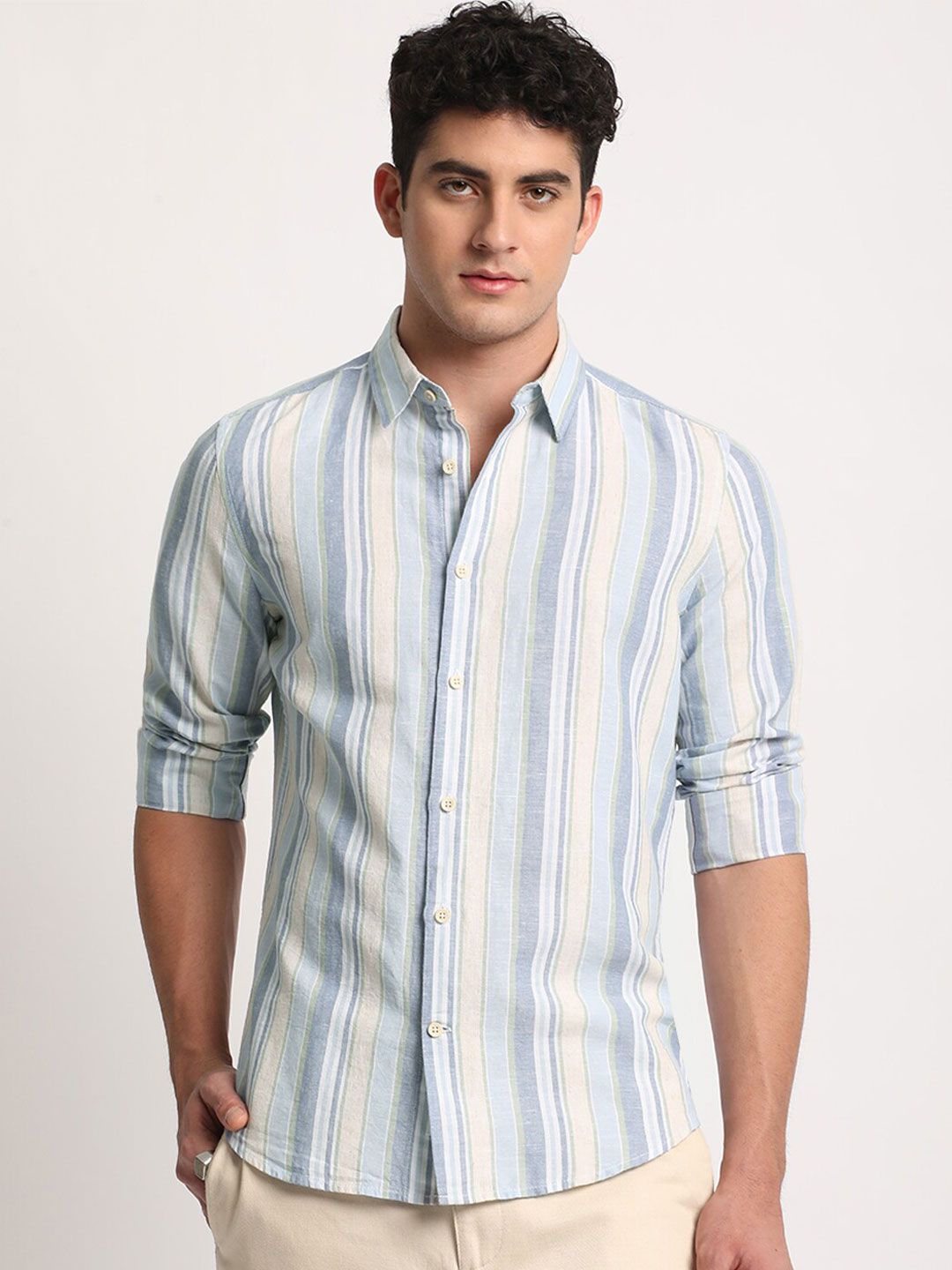 Men Striped Slim Fit Spread Collar Casual Shirts