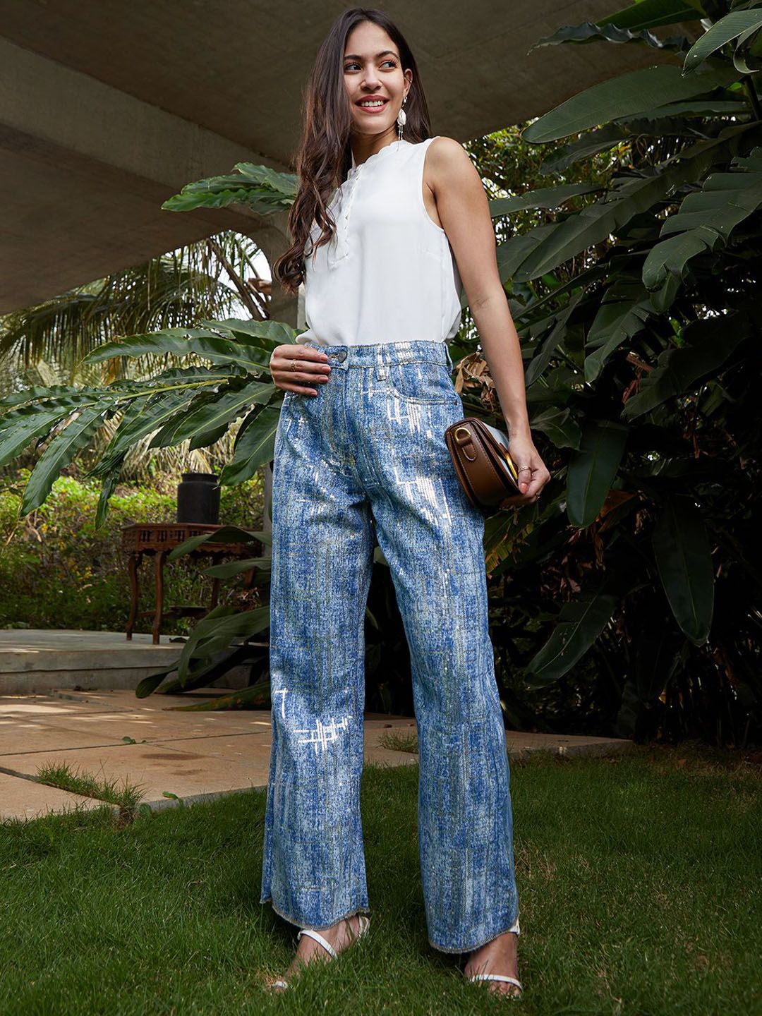 Women Comfort Relaxed Fit Embellished Stretchable Jeans