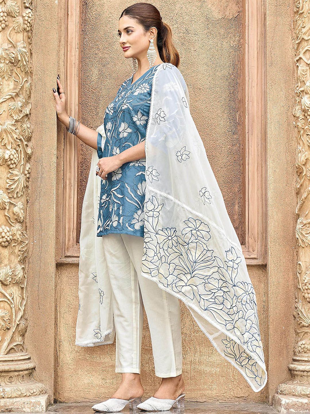Floral Embroidered Thread Work Straight Kurta With Trousers & Dupatta