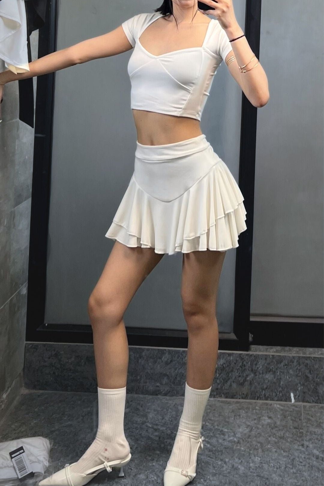 White V shape ruffle skort
