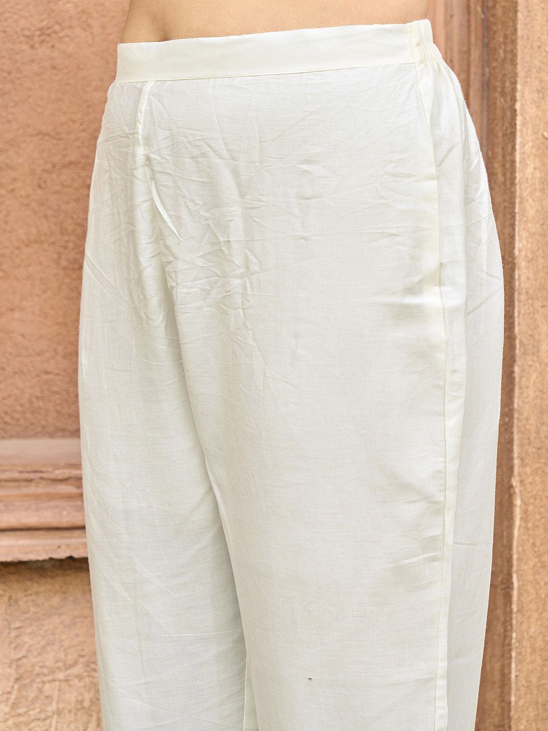 Floral Embroidered Thread Work Straight Kurta With Trousers & Dupatta